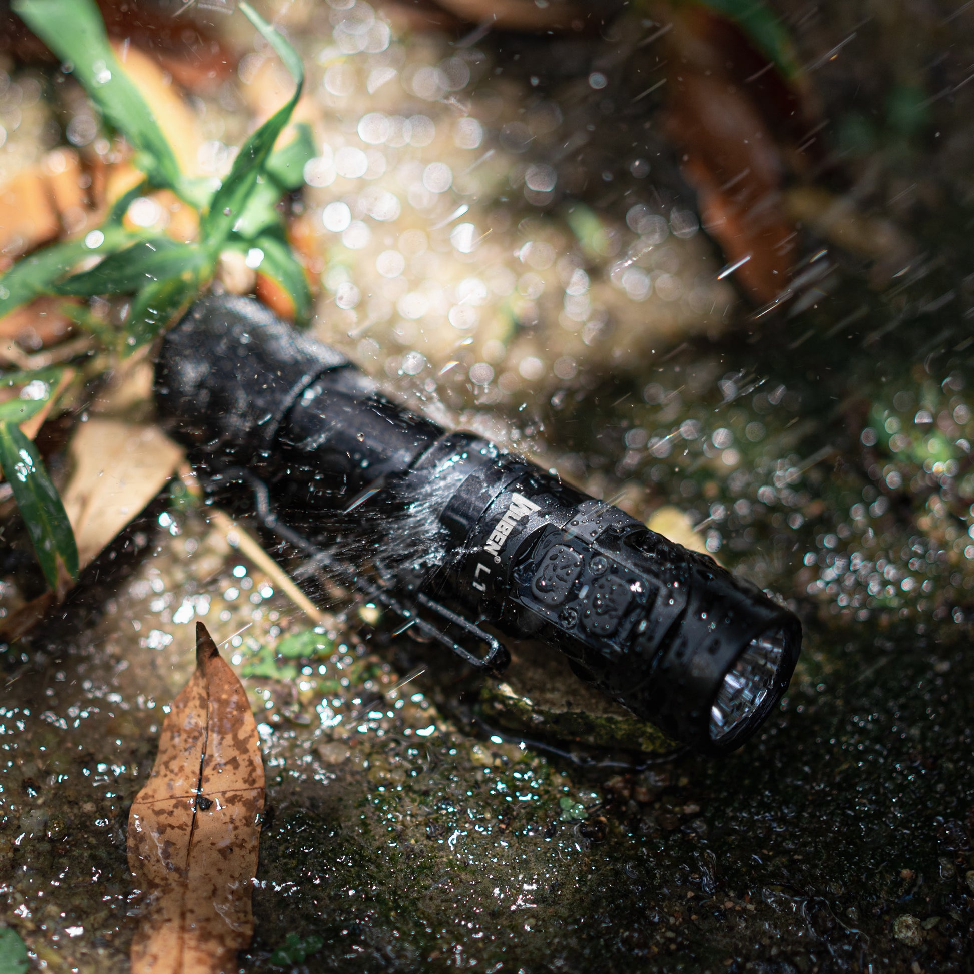 WUBEN L1 Rotating Head Dual - Beam Magnetic Base Torch - Refraction Lighting