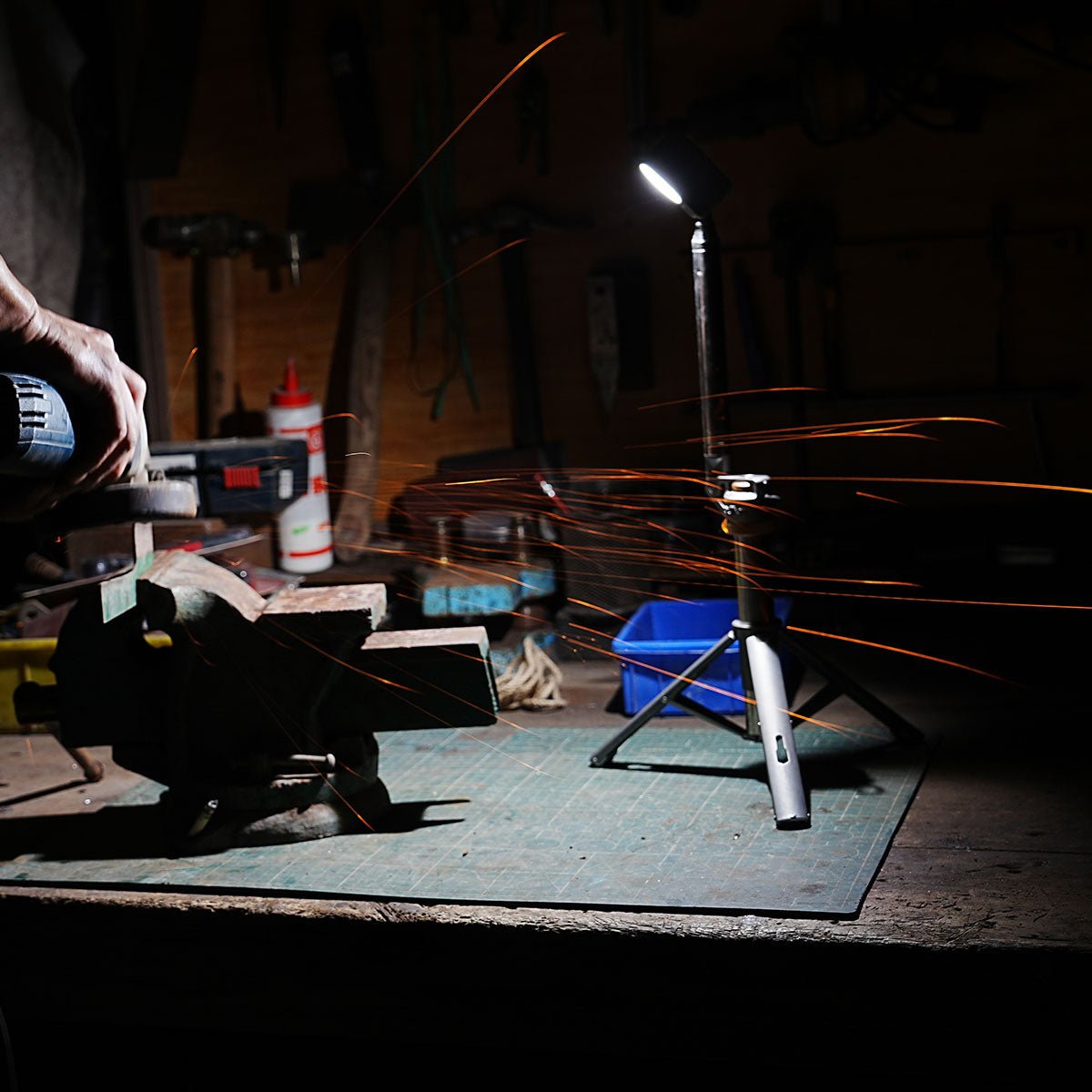 ouTask TD2 Telescopic Lantern - Refraction Lighting